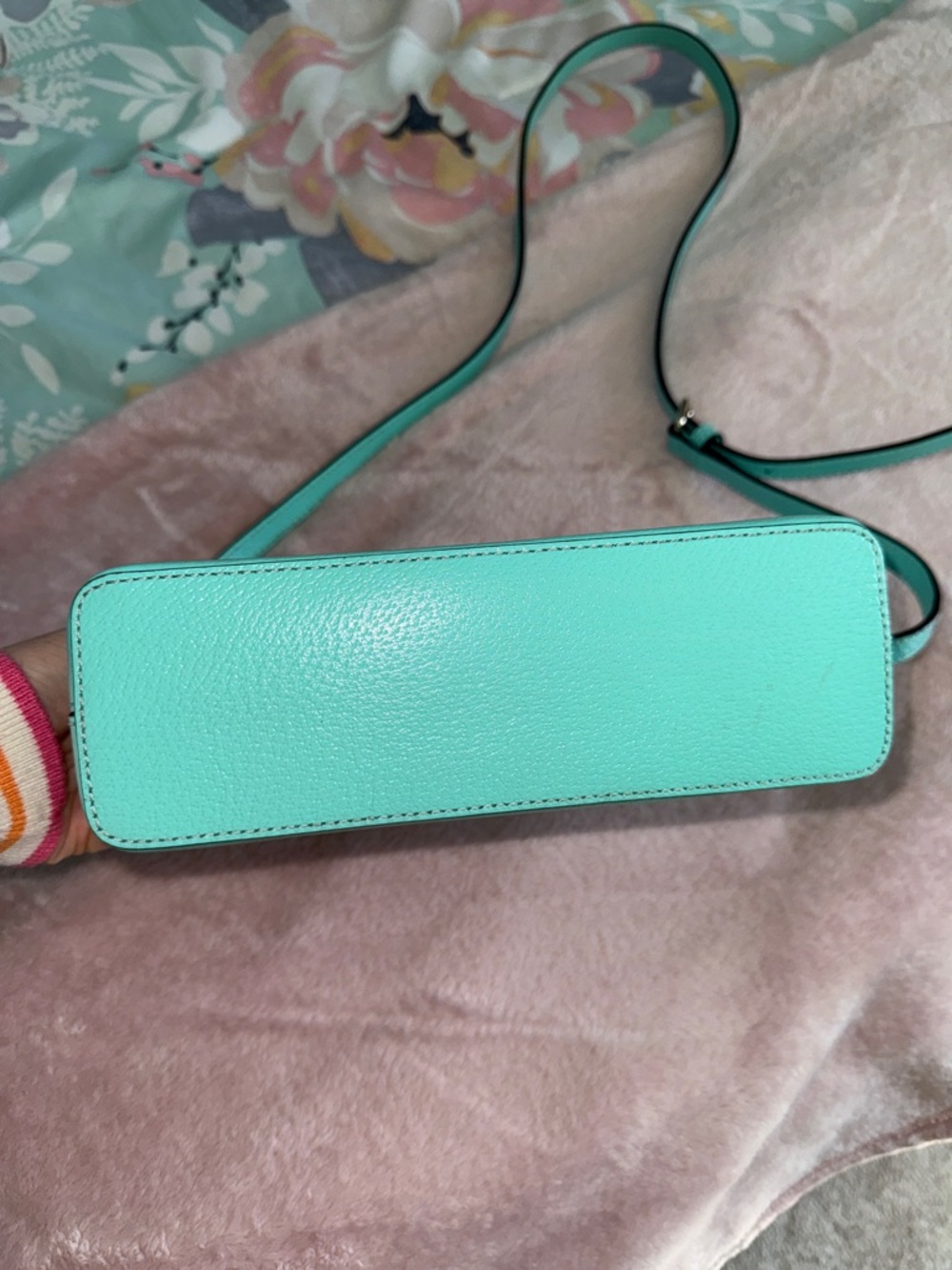 Kate Spade Pebbled Leather Crossbody great condition - Picture 6 of 10